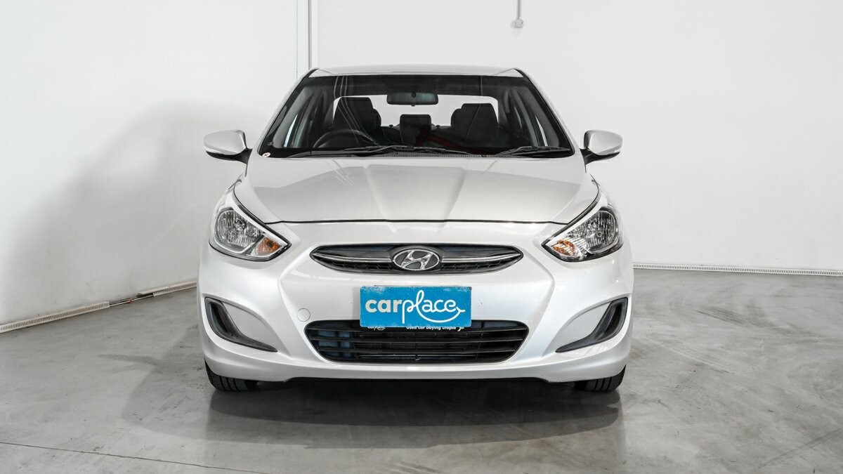 Hyundai Accent image 2