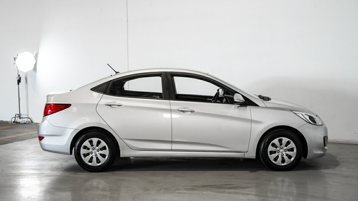 Hyundai Accent image 3