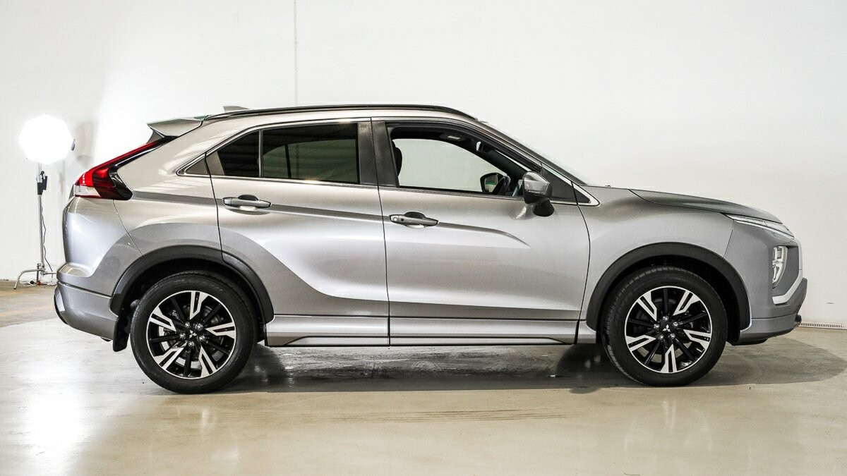 Mitsubishi Eclipse Cross image 3