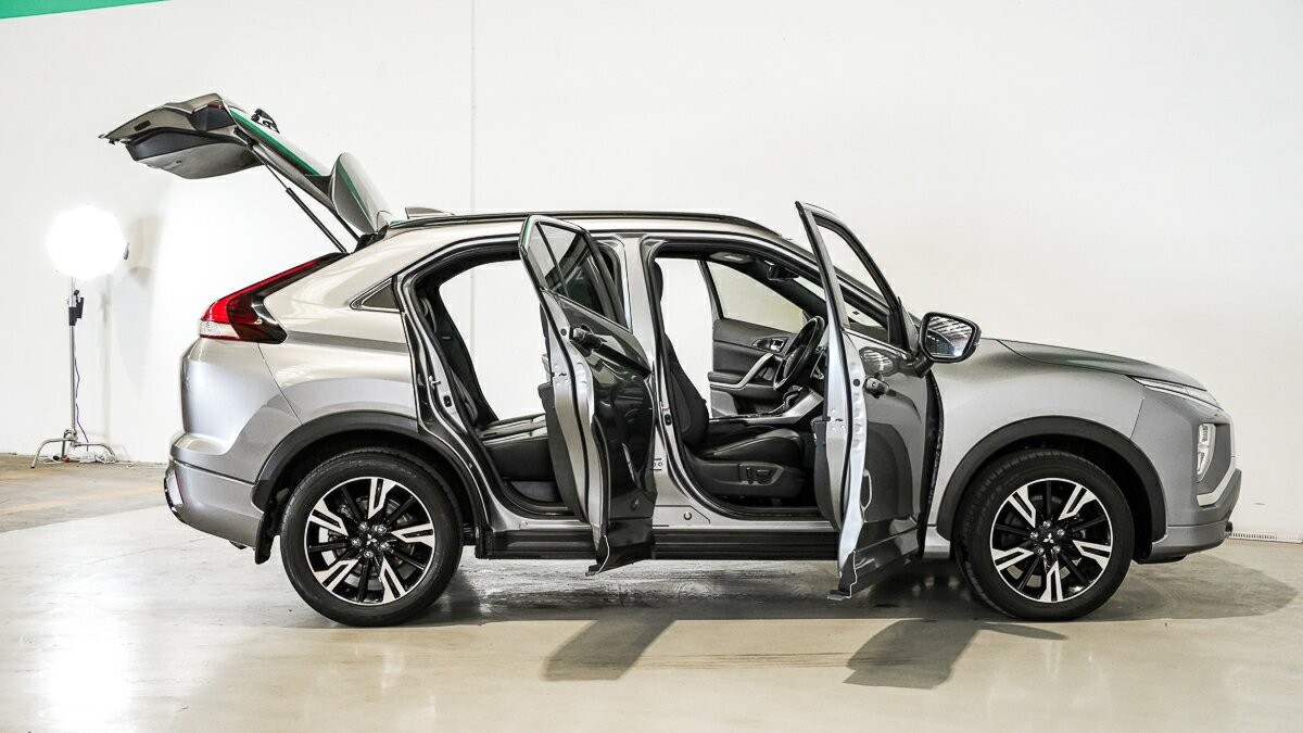 Mitsubishi Eclipse Cross image 4
