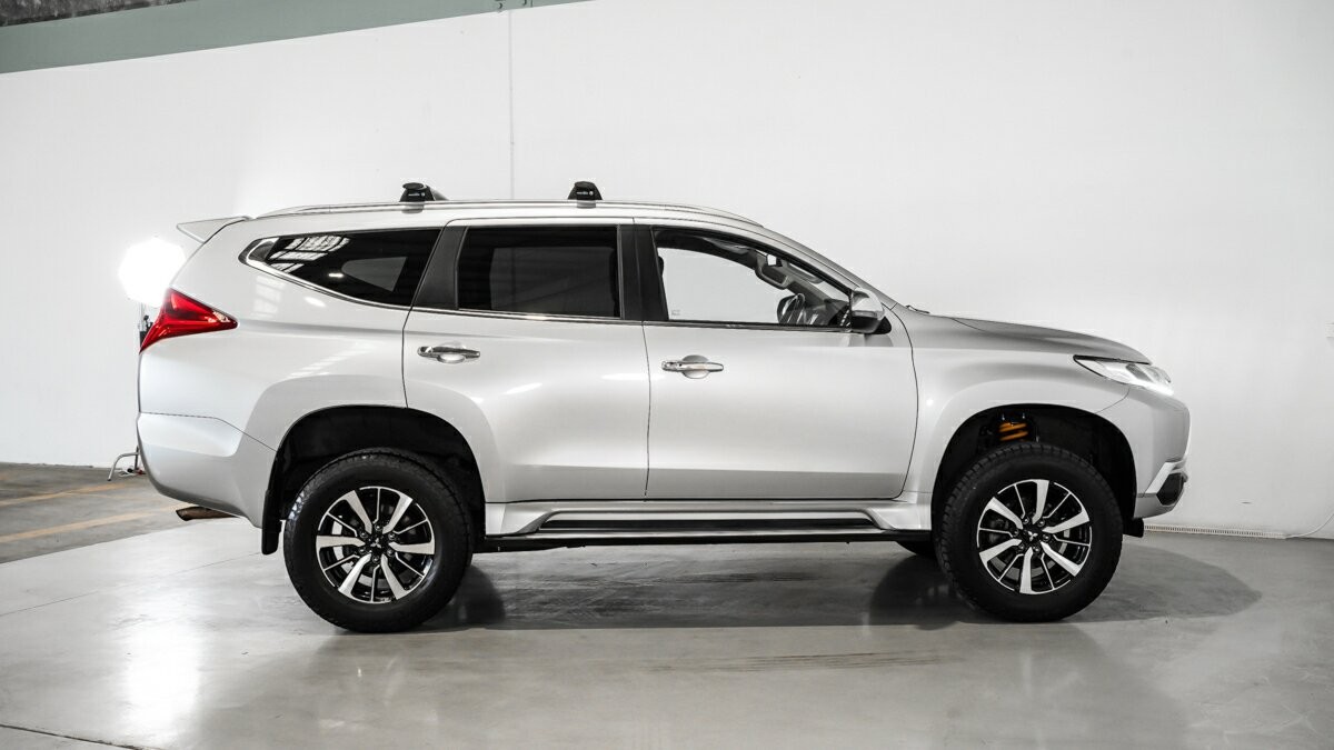 Mitsubishi Pajero Sport image 4