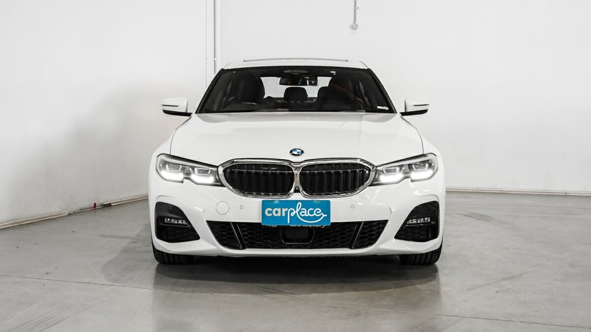 BMW 3 Series image 2
