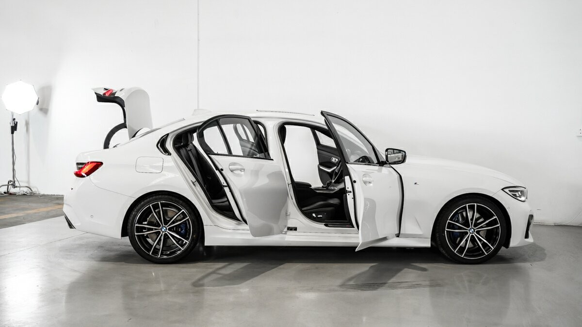 BMW 3 Series image 4