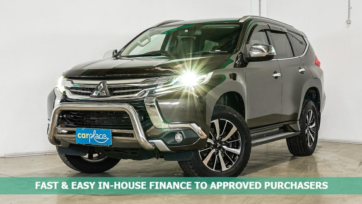 Mitsubishi Pajero Sport image 1