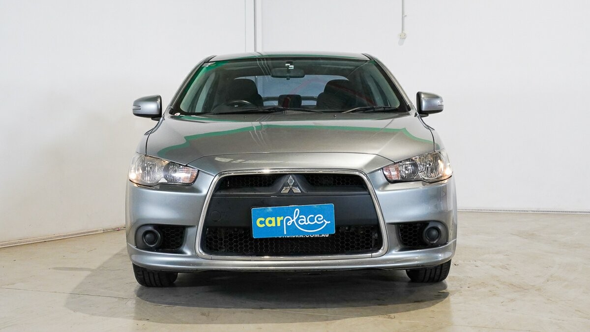 Mitsubishi Lancer image 2