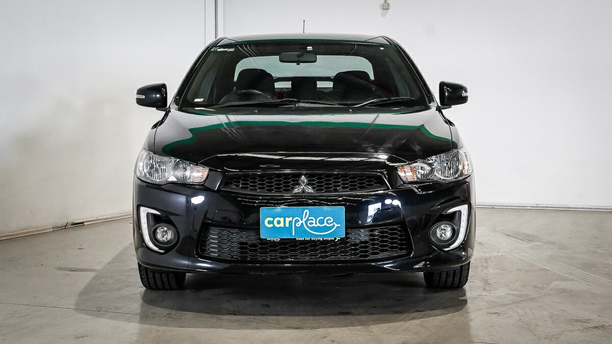 Mitsubishi Lancer image 2
