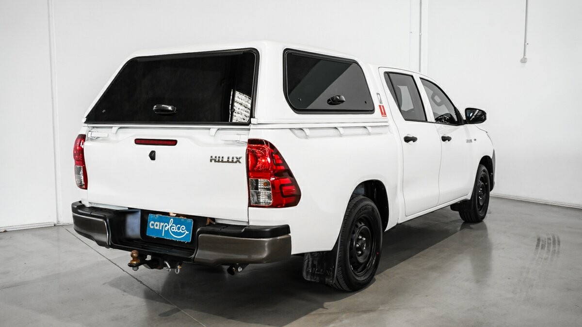 Toyota Hilux image 3
