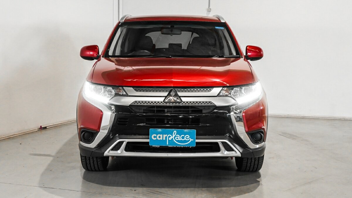 Mitsubishi Outlander image 2