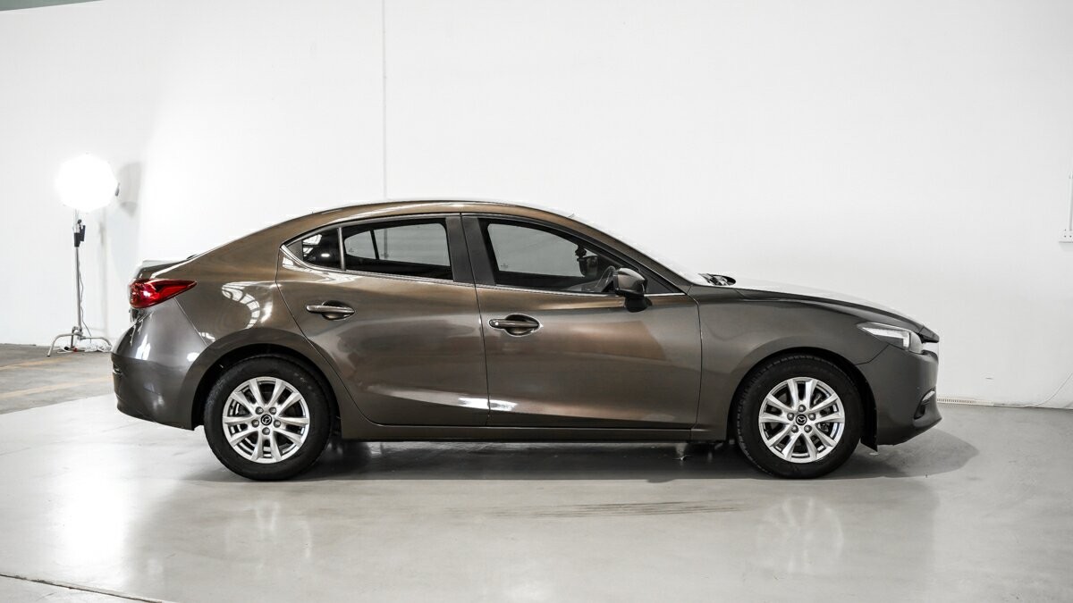 Mazda 3 image 3
