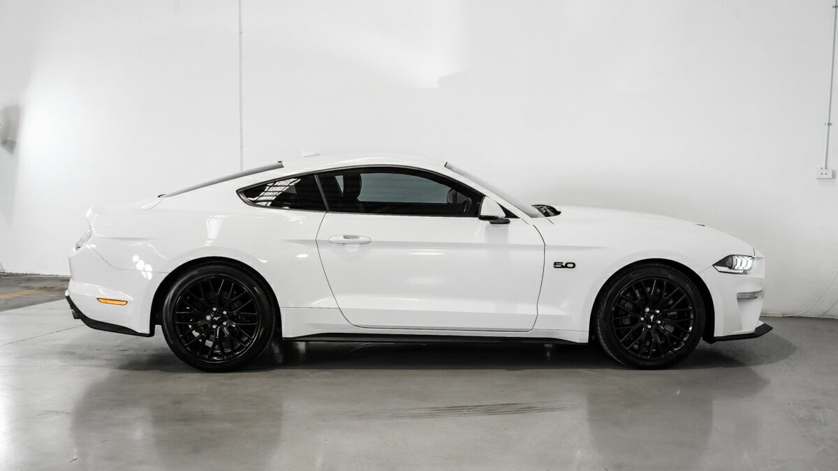 Ford Mustang image 3
