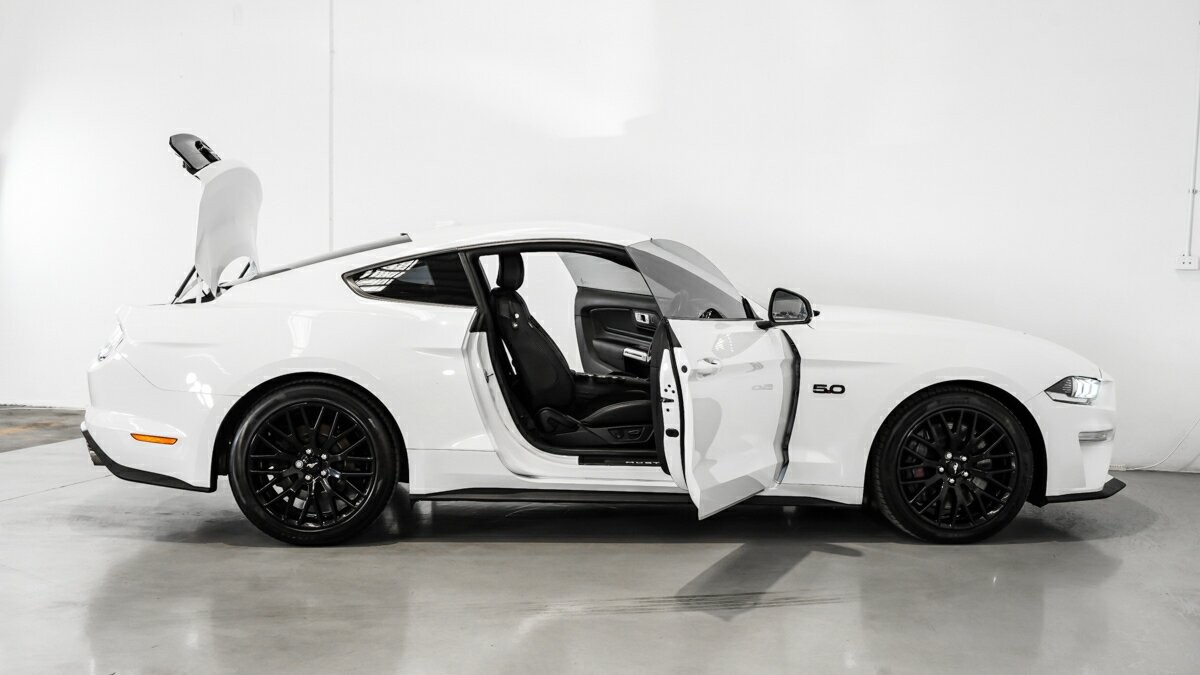 Ford Mustang image 4