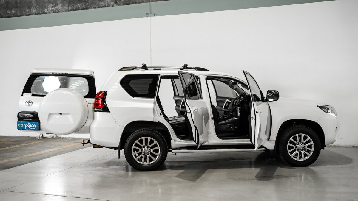 Toyota Landcruiser Prado image 4