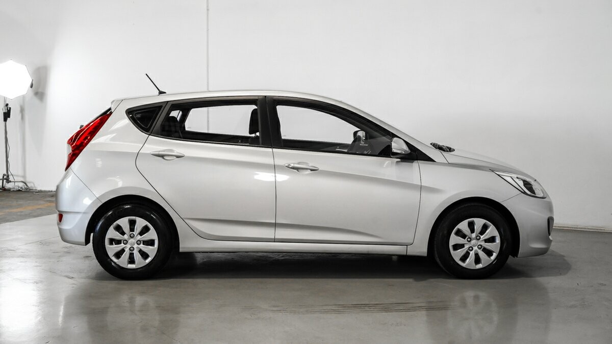 Hyundai Accent image 3