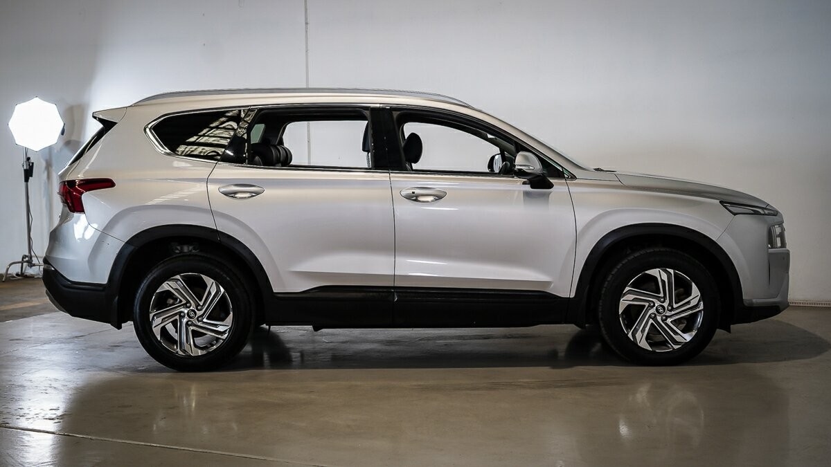 Hyundai Santa Fe image 3