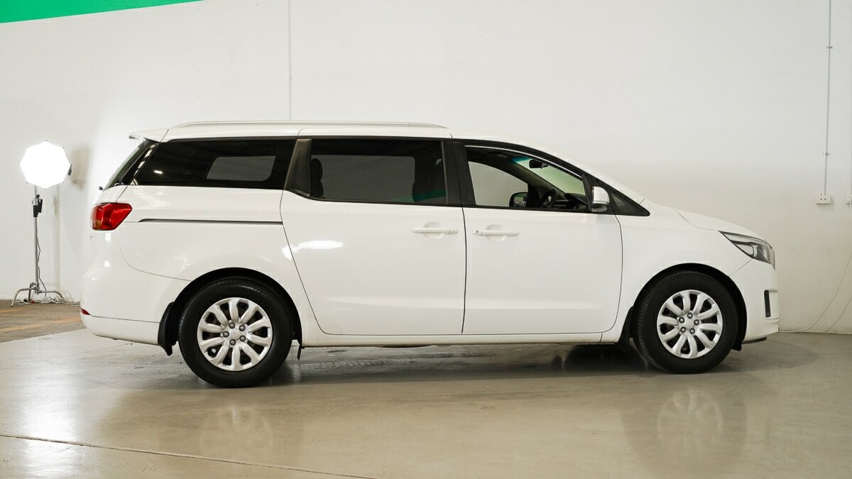 Kia Carnival image 3