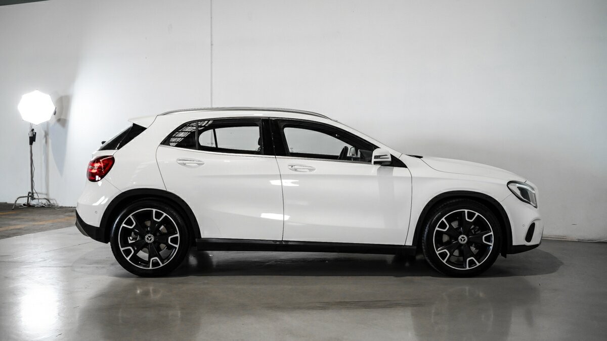 Mercedes Benz Gla-class image 3