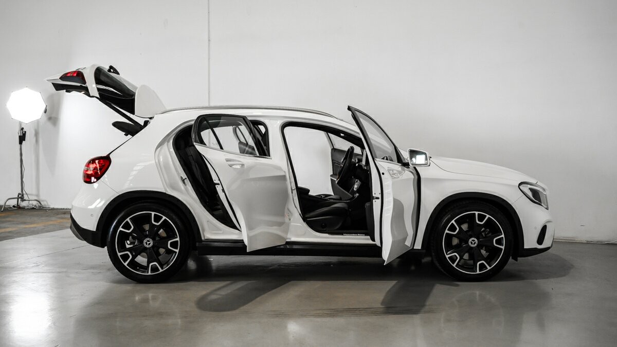 Mercedes Benz Gla-class image 4