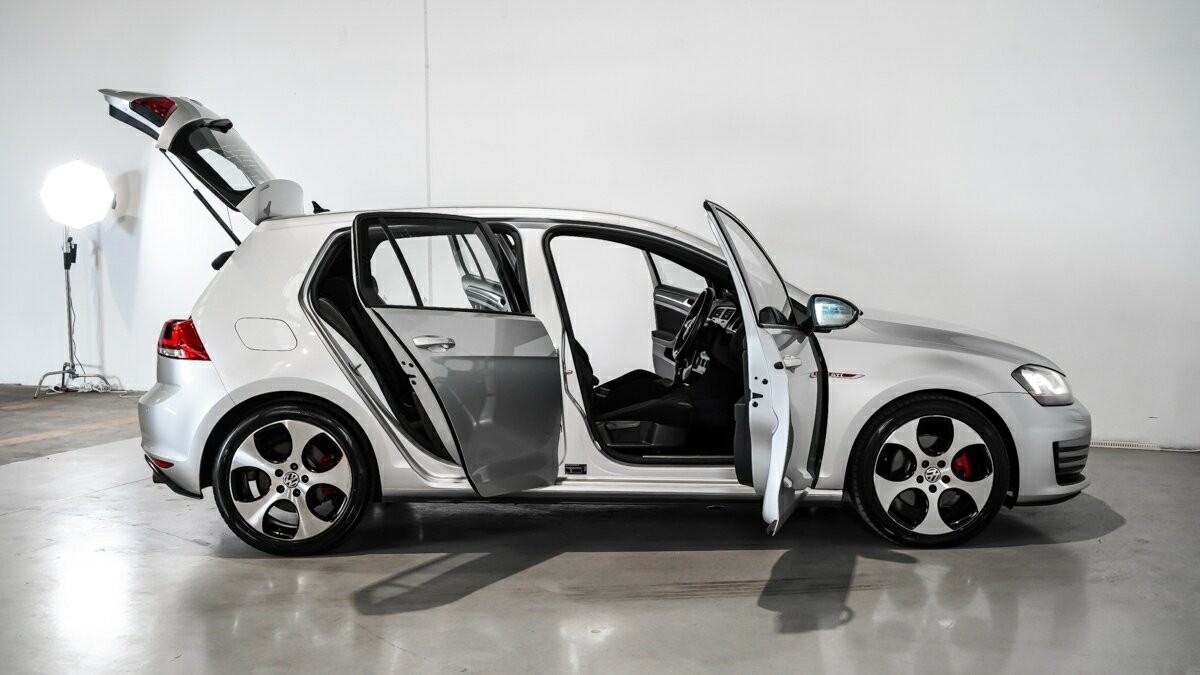 Volkswagen Golf image 4