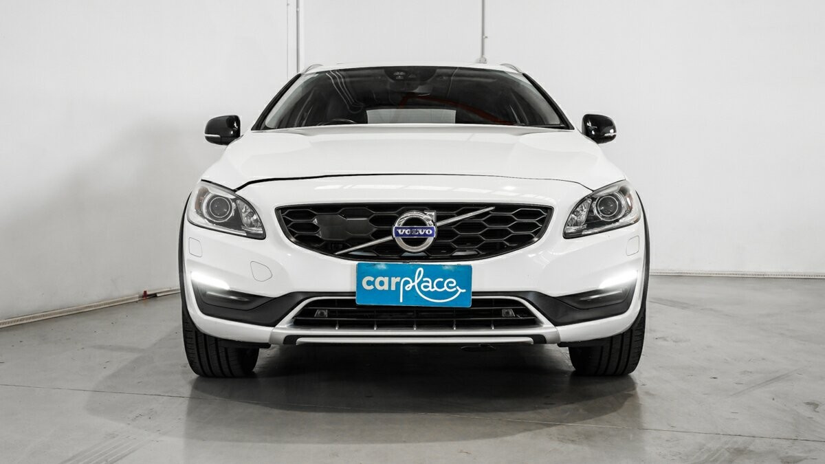 Volvo V60 Cross Country image 2