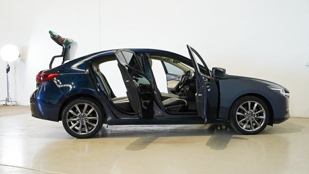 Mazda 3 image 4