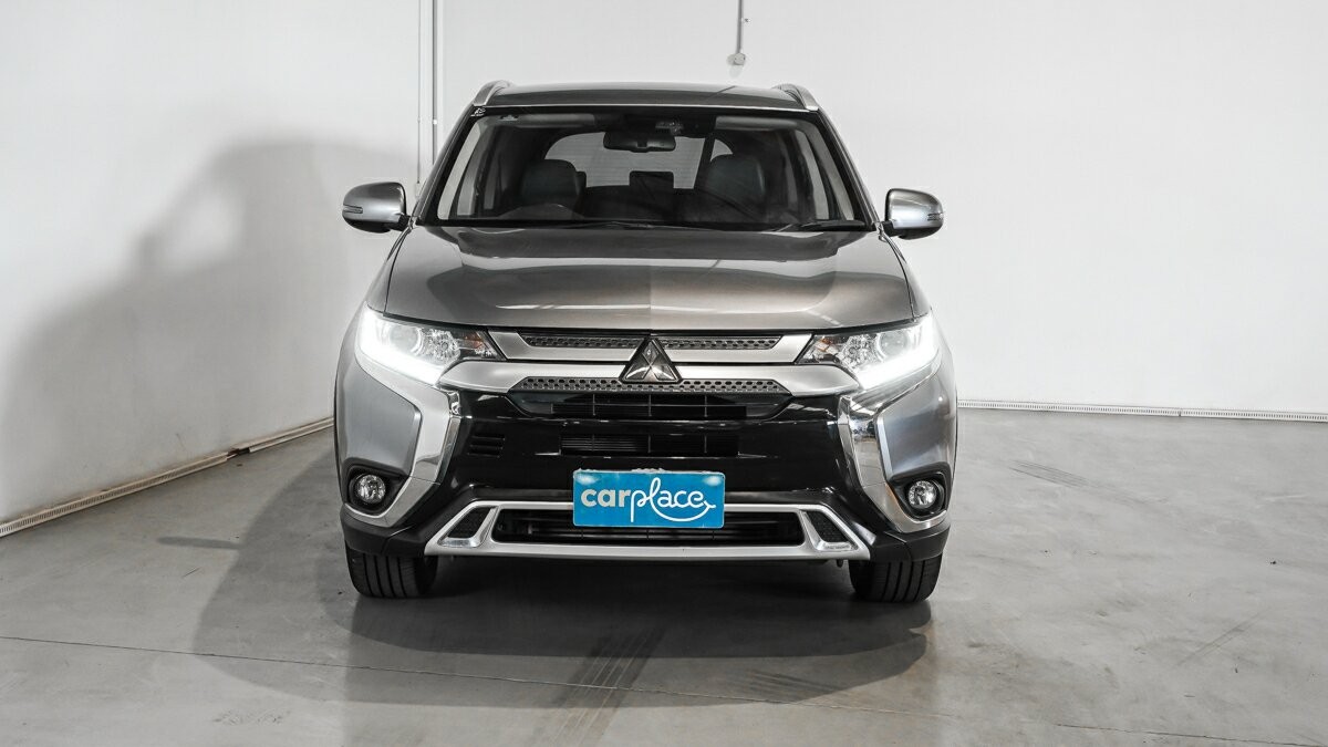 Mitsubishi Outlander image 2