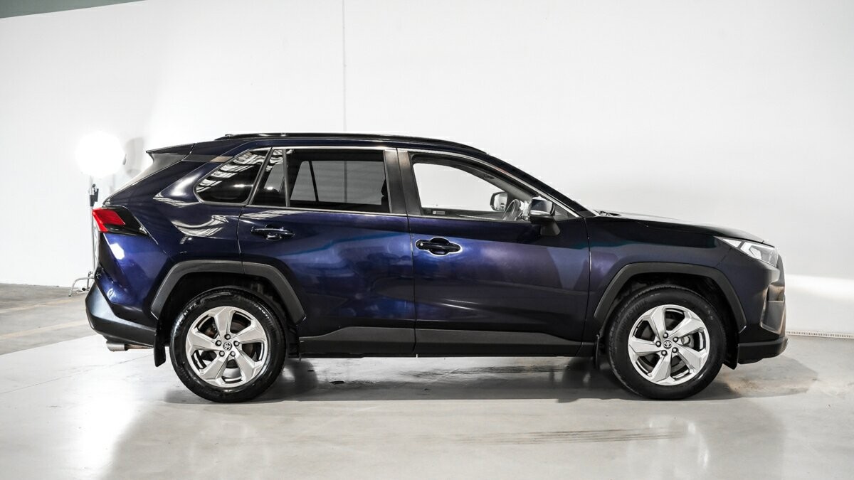 Toyota Rav4 image 3