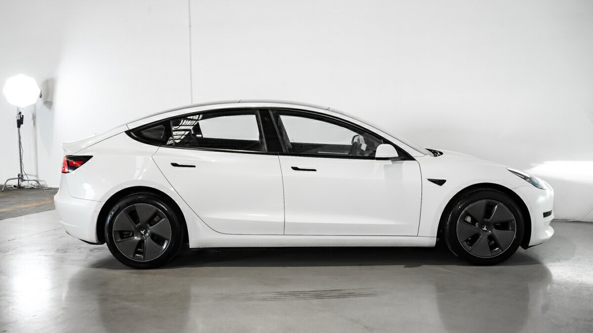 Tesla Model 3 image 3