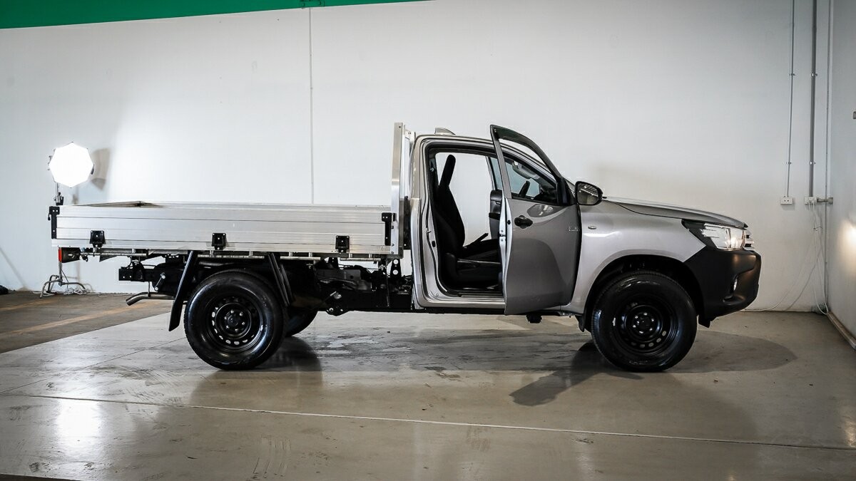 Toyota Hilux image 4