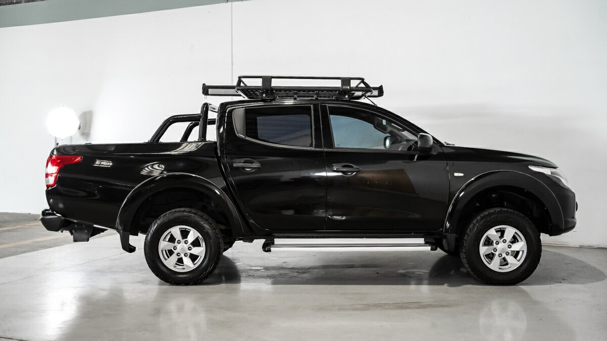 Mitsubishi Triton image 3