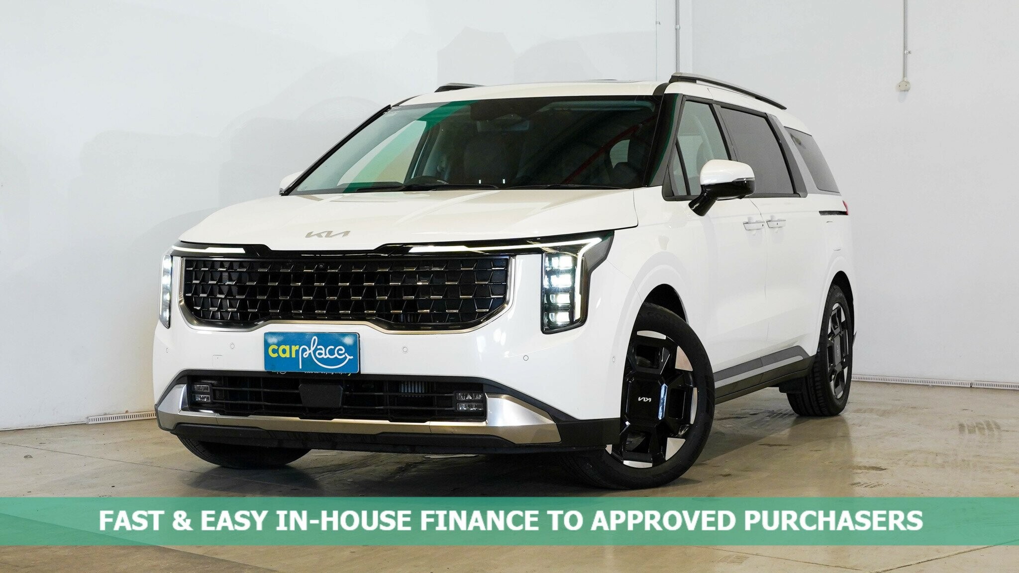 Kia Carnival image 1