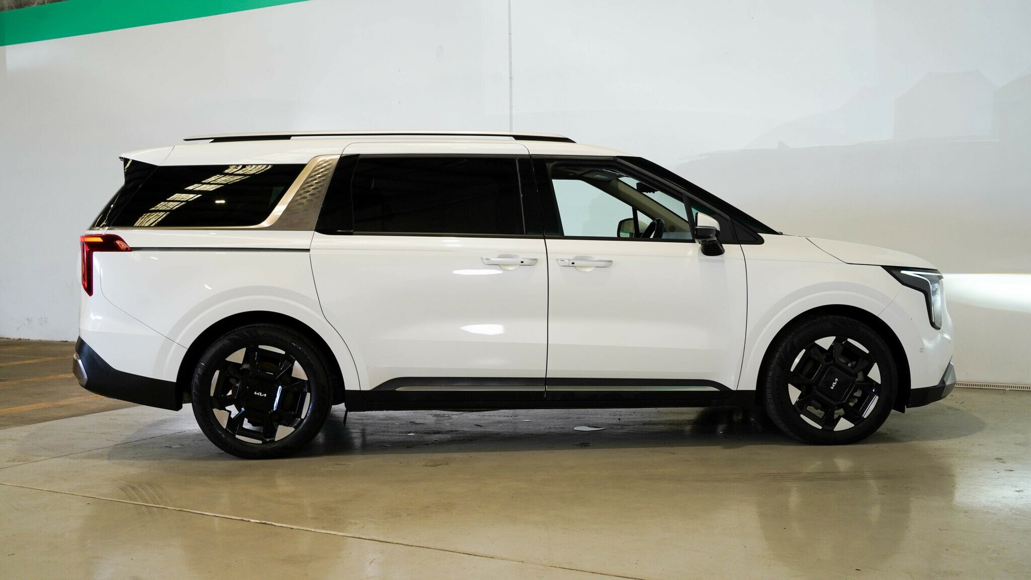 Kia Carnival image 3