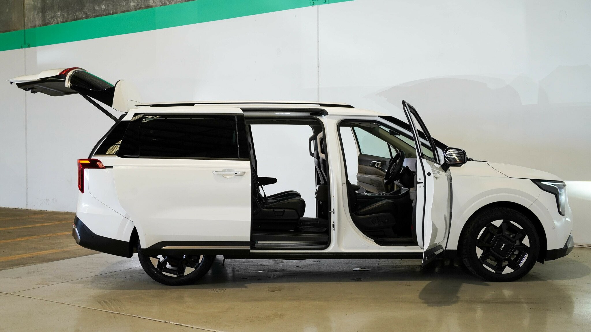 Kia Carnival image 4