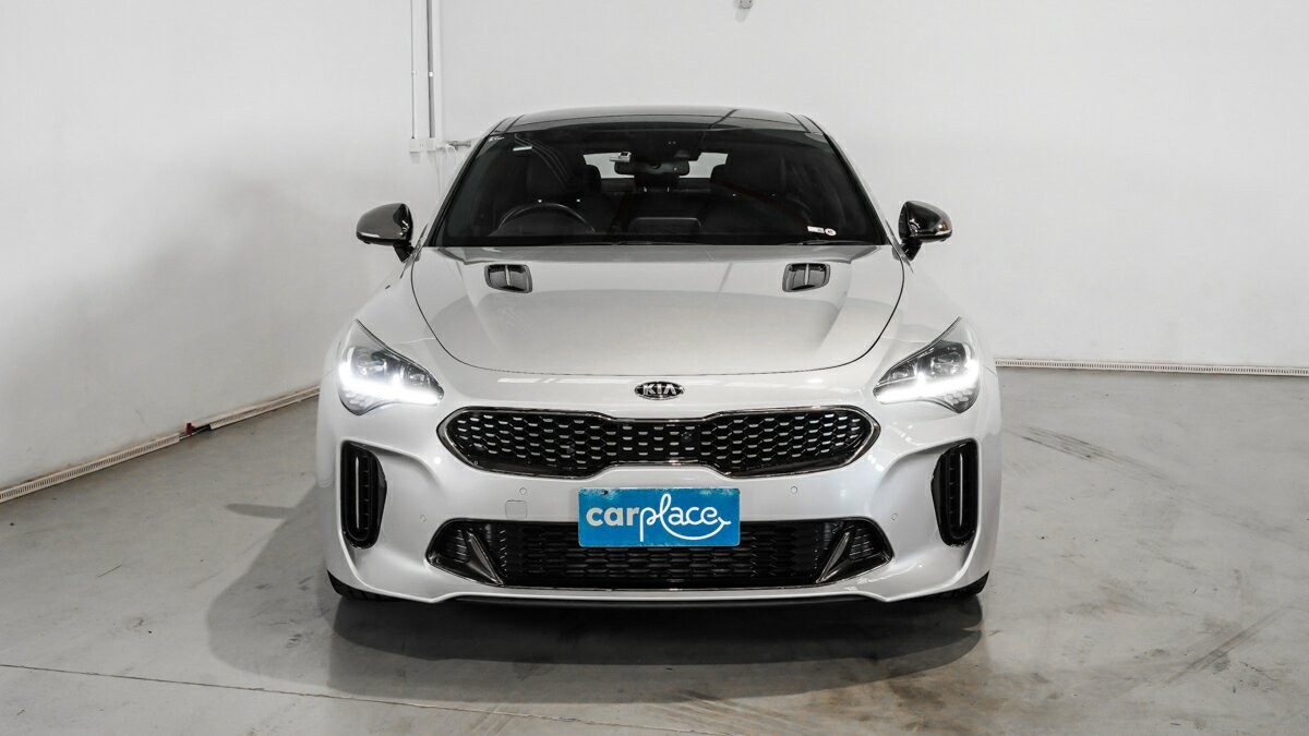 Kia Stinger image 2
