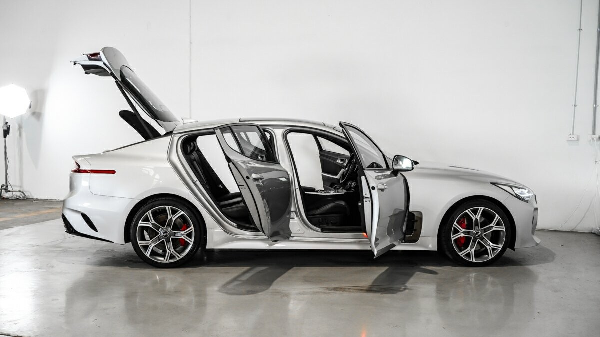 Kia Stinger image 4