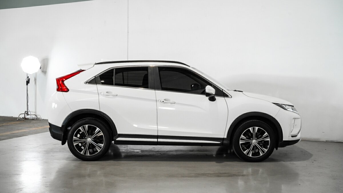Mitsubishi Eclipse Cross image 3