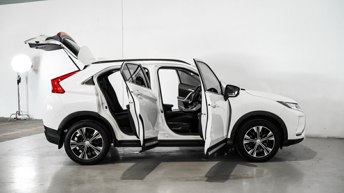 Mitsubishi Eclipse Cross image 4
