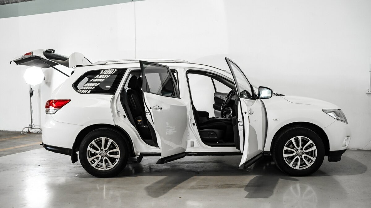 Nissan Pathfinder image 4