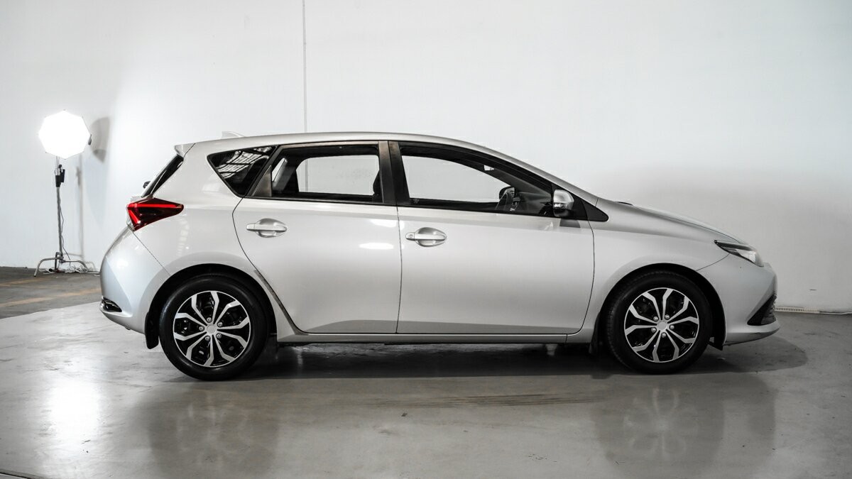 Toyota Corolla image 3