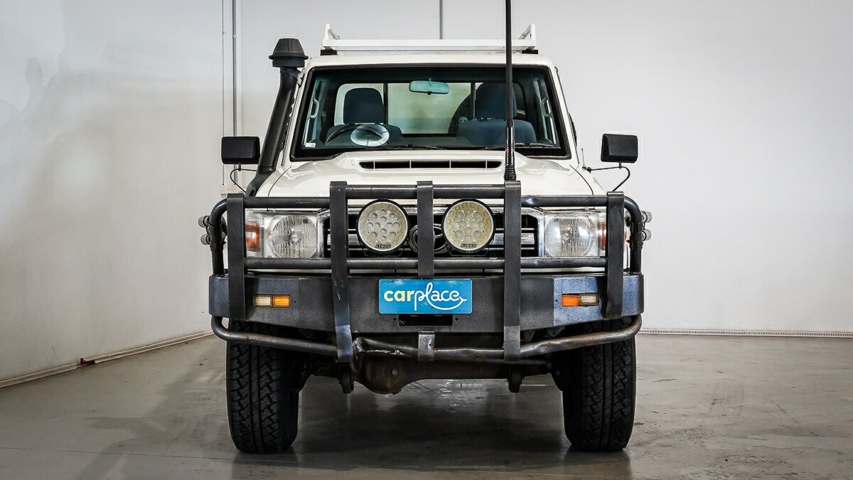 Toyota Landcruiser image 2