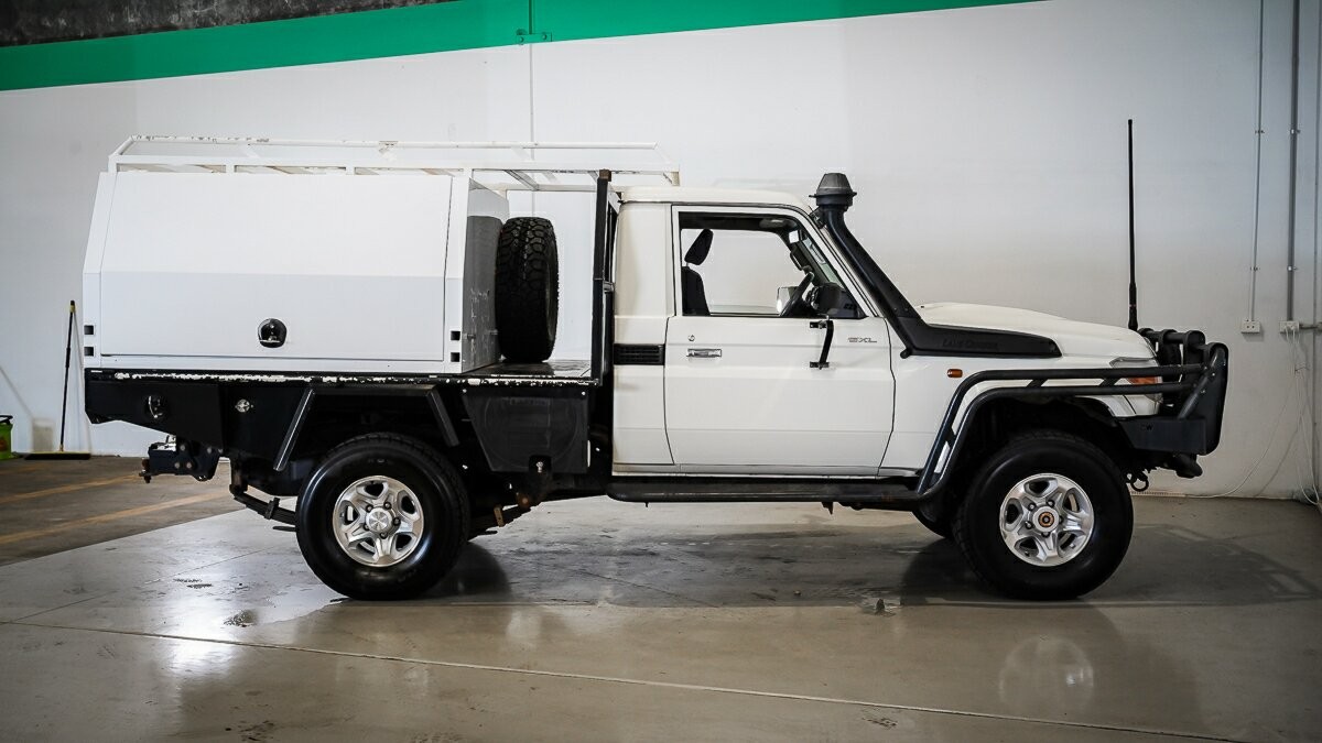 Toyota Landcruiser image 3