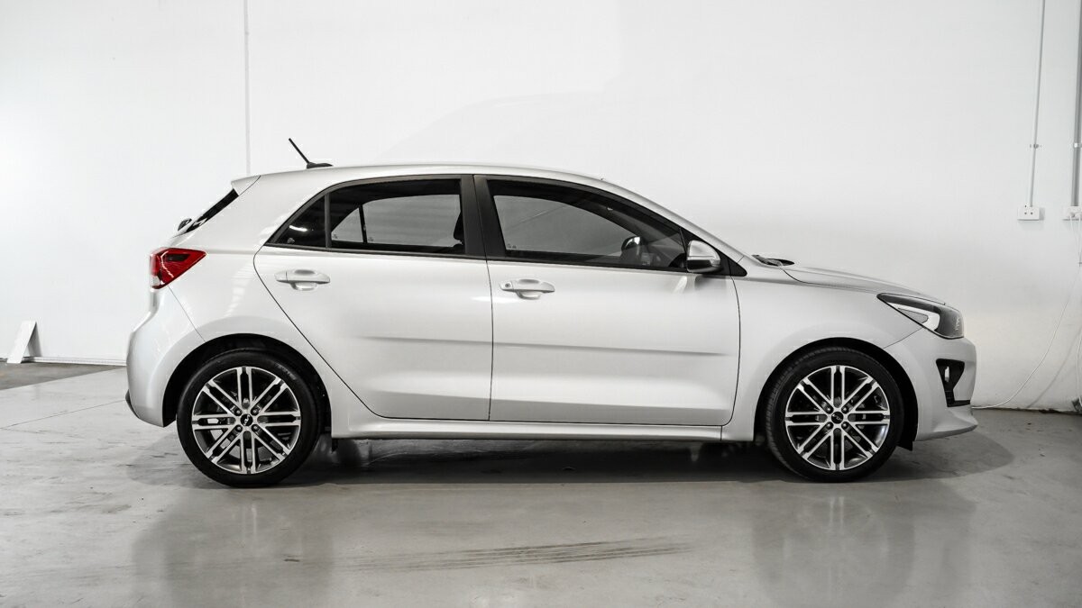 Kia Rio image 3