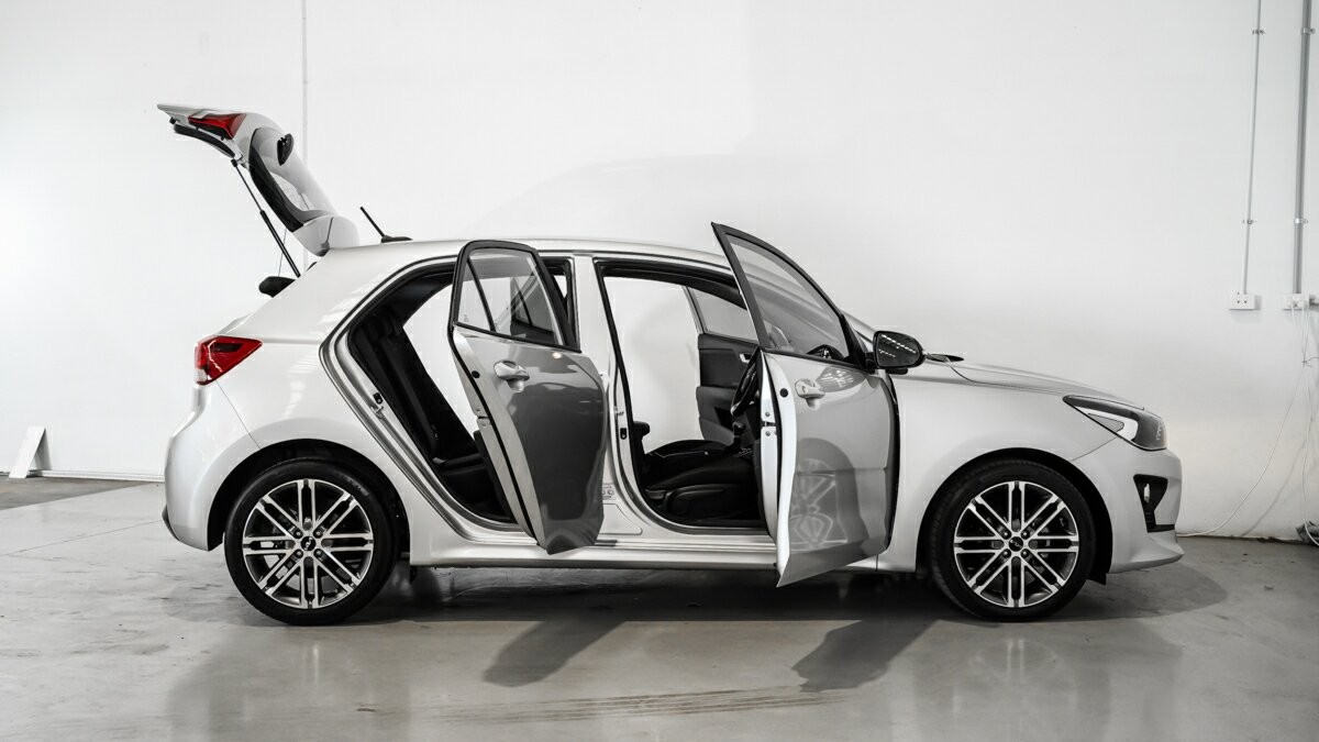 Kia Rio image 4
