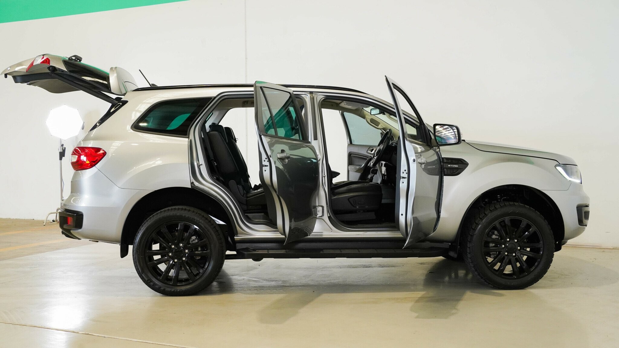 Ford Everest image 4