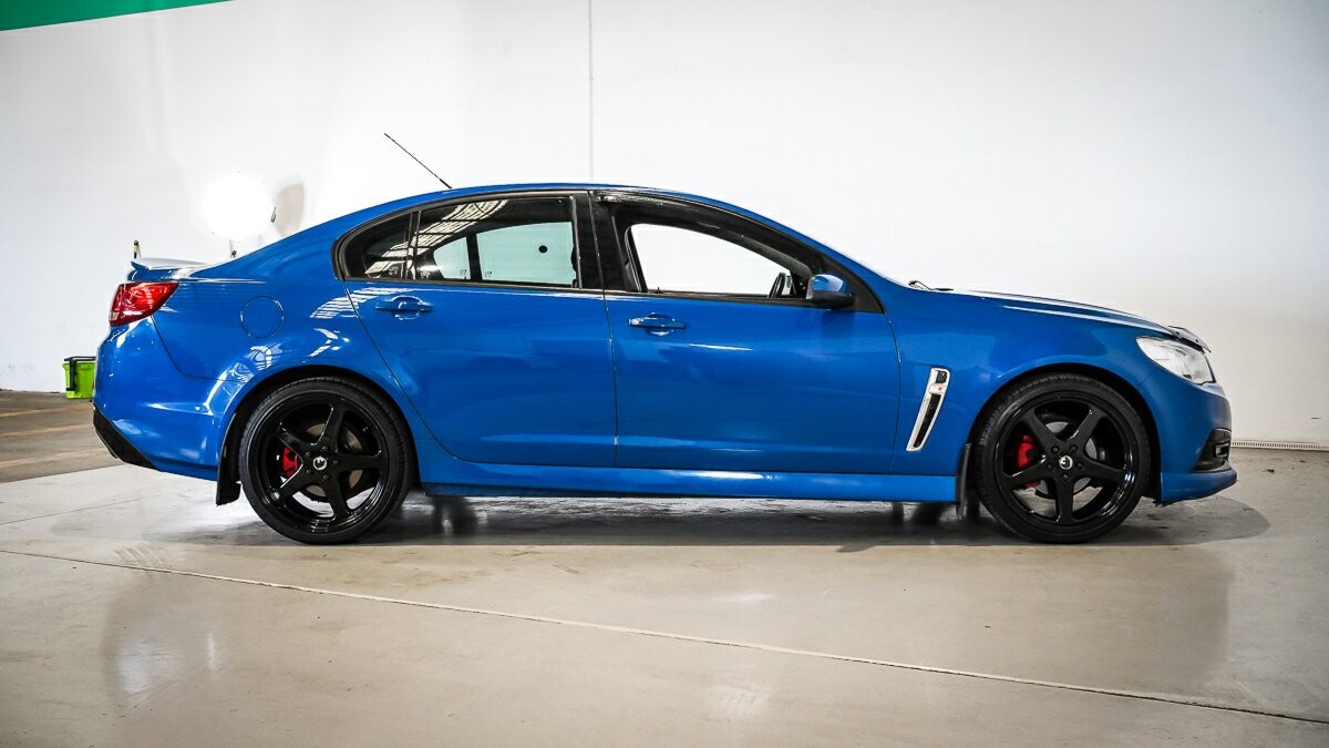 Holden Commodore image 3