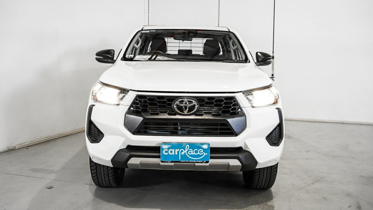 Toyota Hilux image 2