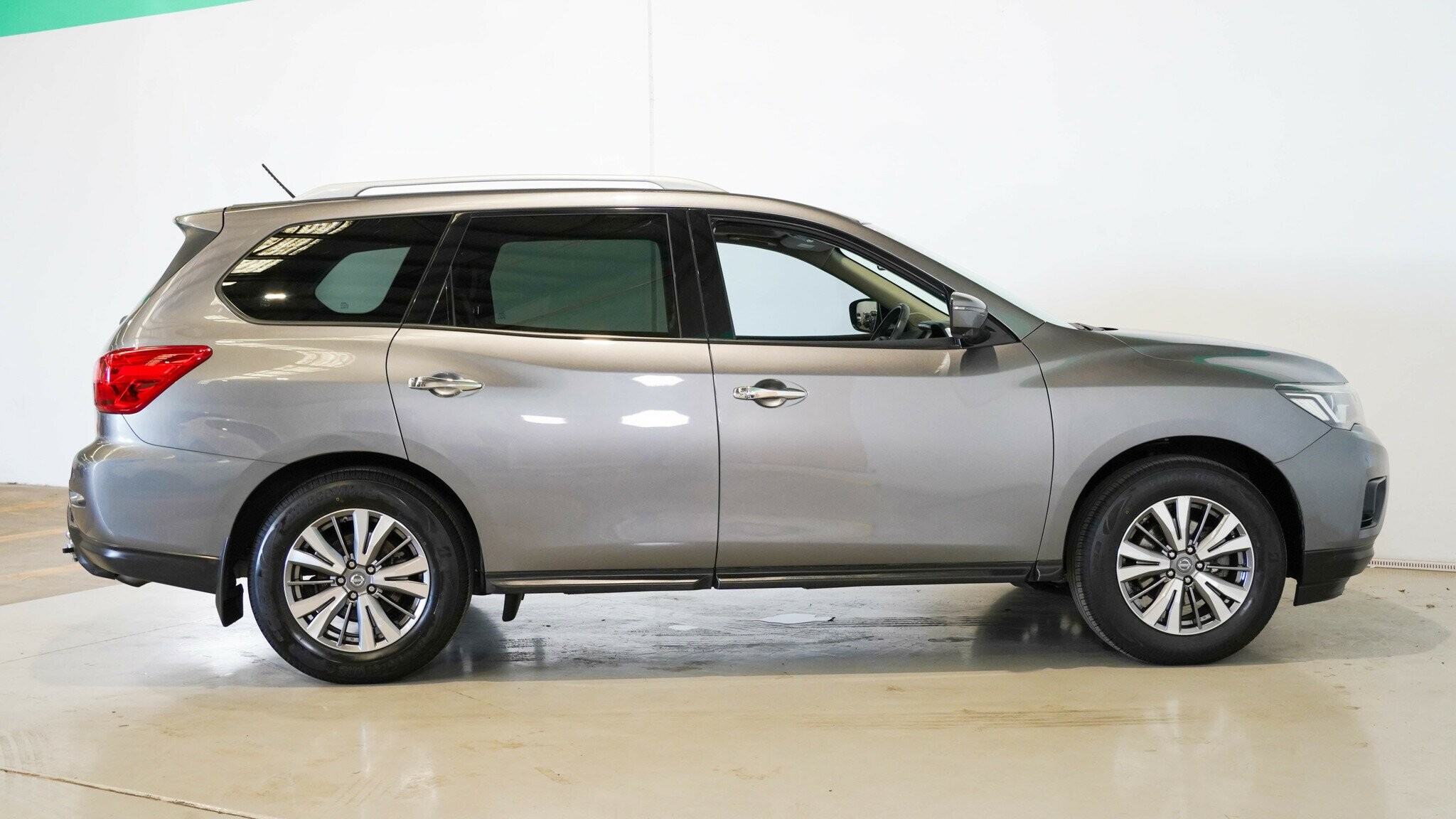 Nissan Pathfinder image 3