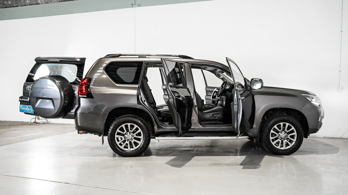 Toyota Landcruiser Prado image 4