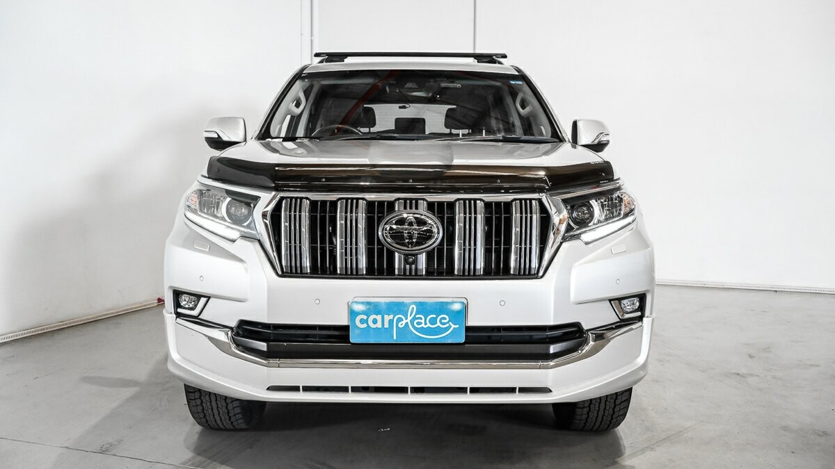 Toyota Landcruiser Prado image 2