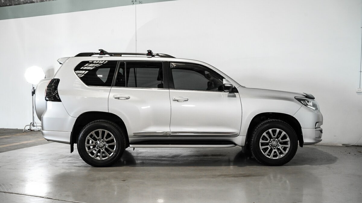 Toyota Landcruiser Prado image 3