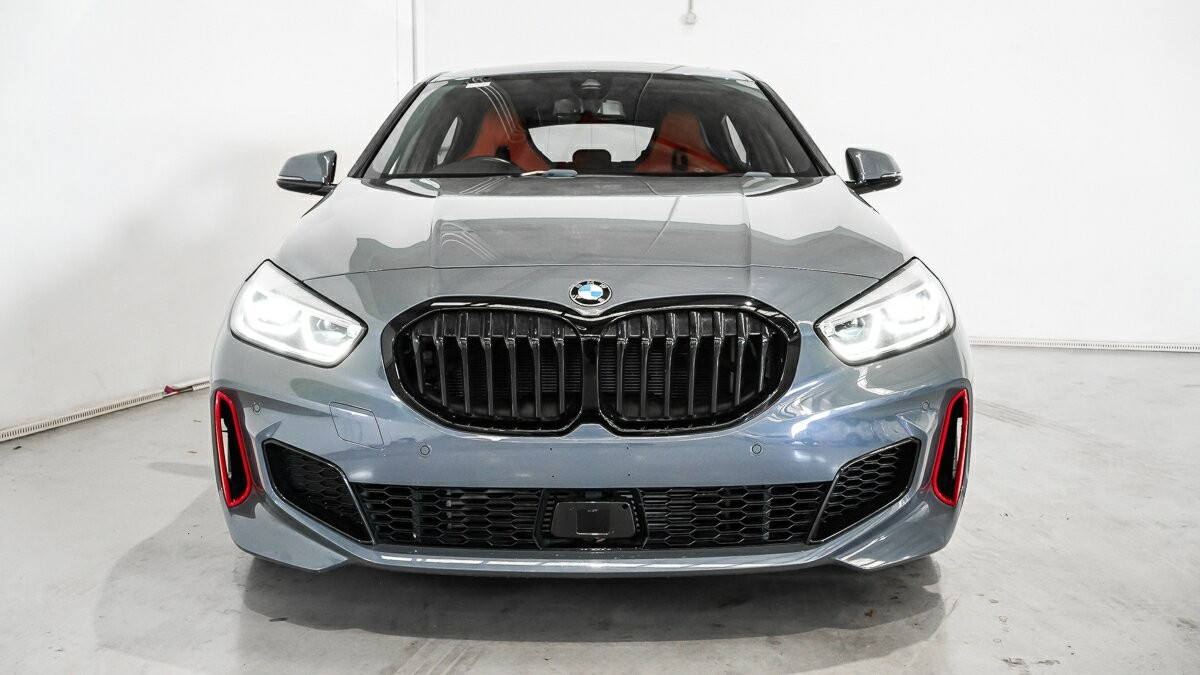 BMW 1 Series image 2